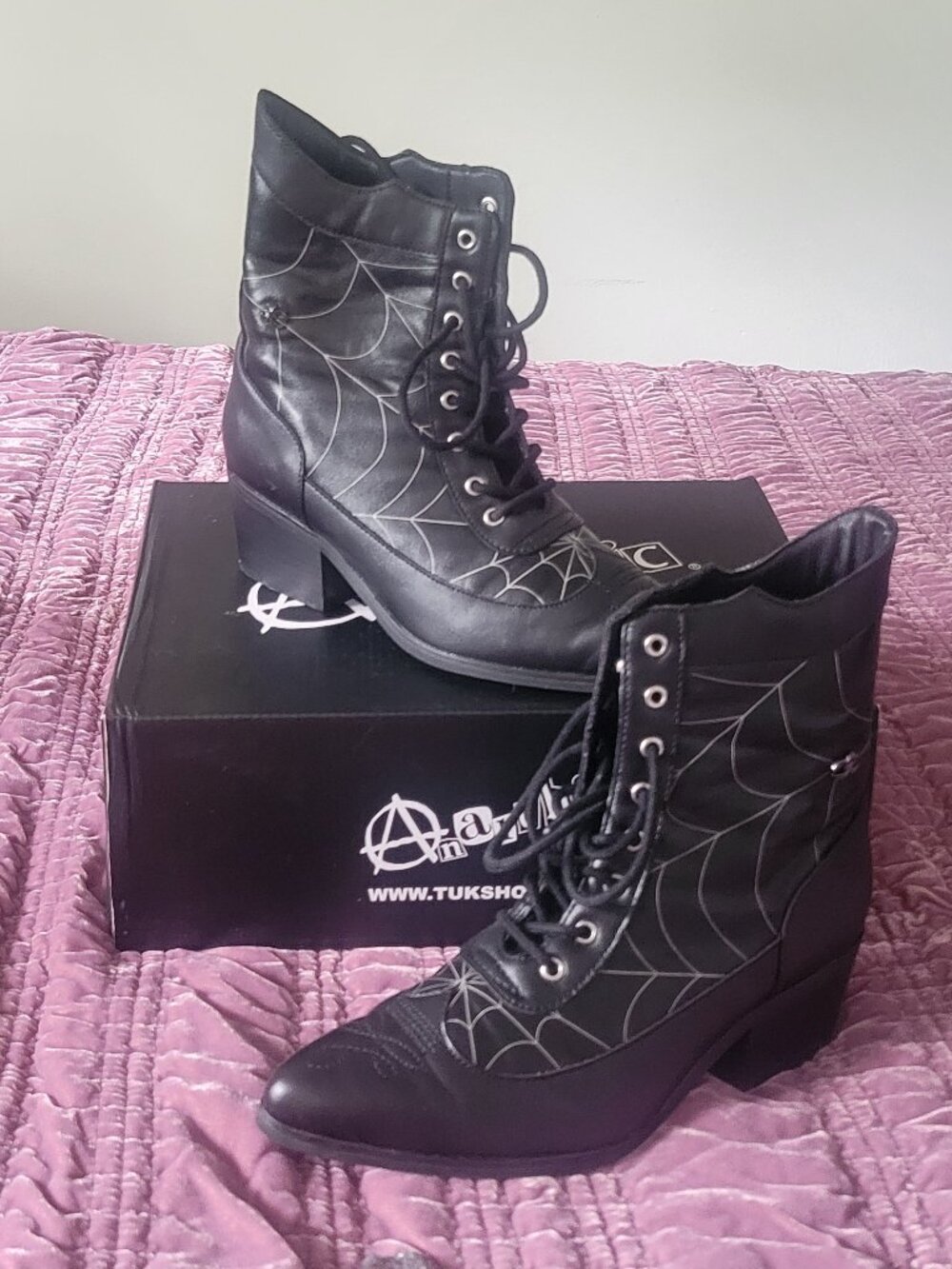 Black Victorian 8-Eye Spiderweb Pointed Boot